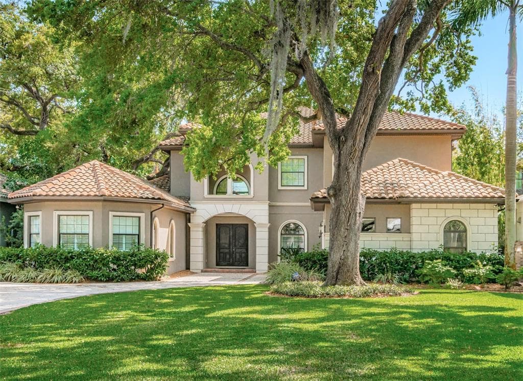 2906 W HAWTHORNE ROAD TAMPA, FL 33611