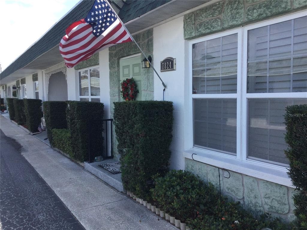 7824 39TH AVENUE N ST PETERSBURG, FL 33709