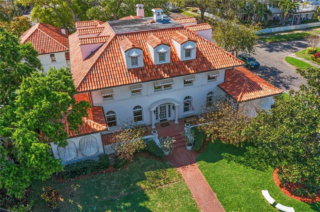 1650 BEACH DRIVE NE ST PETERSBURG, FL 33704