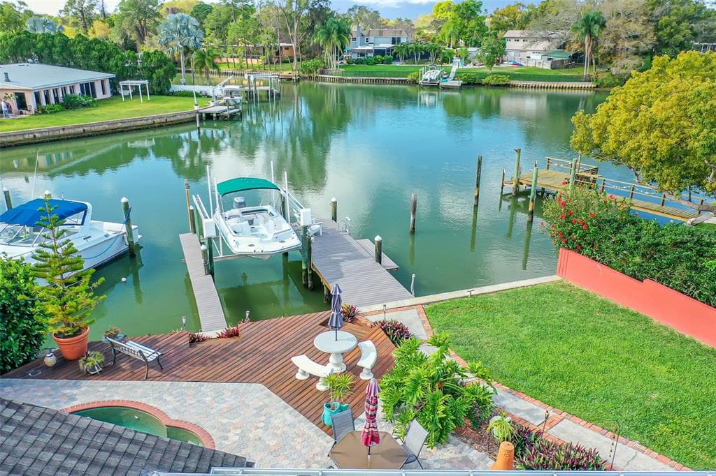 3996 CHURCH CREEK POINT LARGO, FL 33774