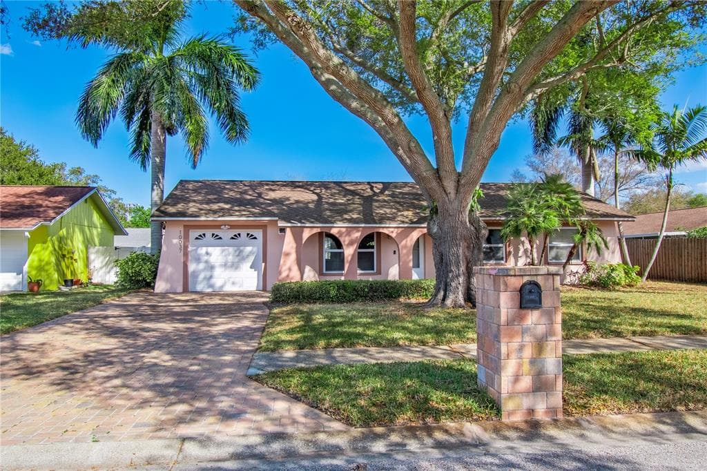 10037 82ND LANE SEMINOLE, FL 33777