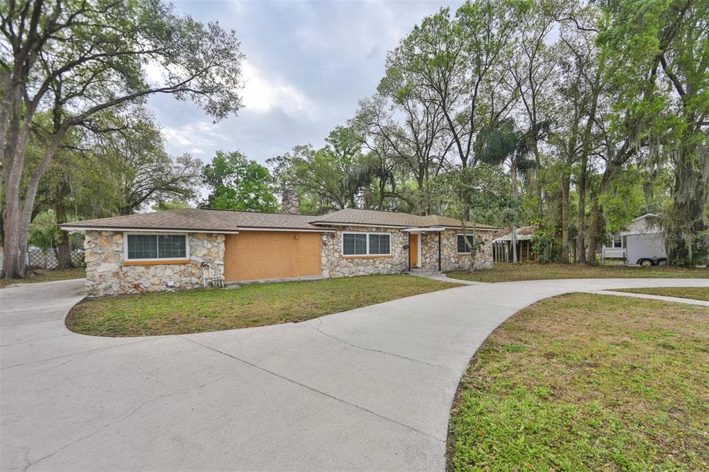 706 N VERMONT STREET PLANT CITY, FL 33563