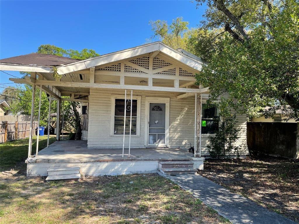 5412 E COLUMBUS DRIVE TAMPA, FL 33619