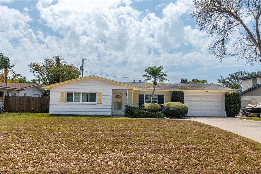 13418 BELLEWOOD AVENUE SEMINOLE, FL 33776