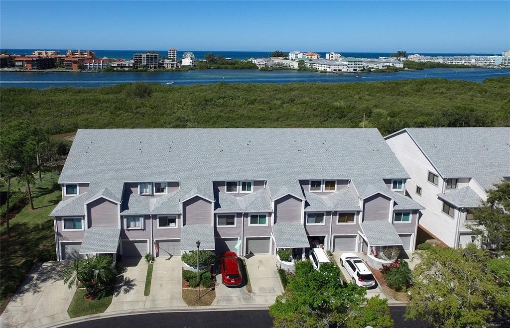 9474 TARA CAY COURT UNIT 3 SEMINOLE, FL 33776