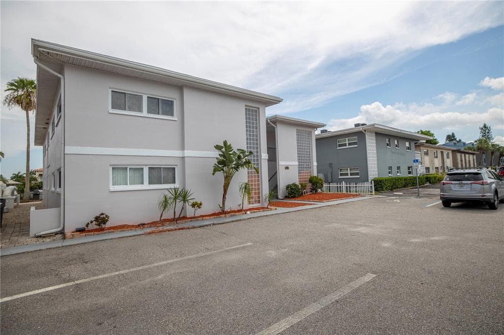11975 3RD STREET E UNIT 1 TREASURE ISLAND, FL 33706