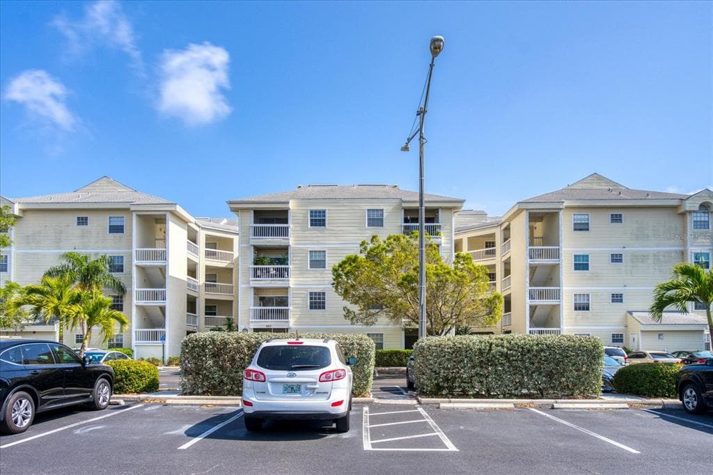 6817 STONES THROW CIRCLE N UNIT 17409 ST PETERSBURG, FL 33710