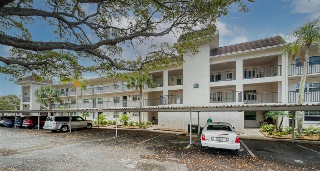 871 NEW YORK AVENUE UNIT 303 DUNEDIN, FL 34698