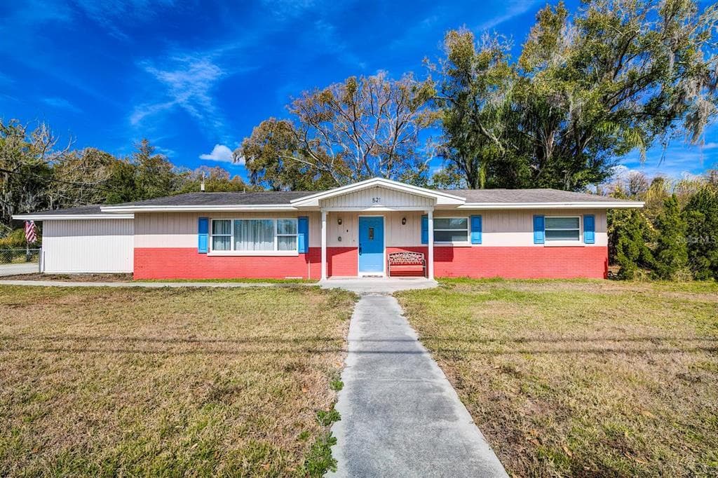521 W LUTZ LAKE FERN ROAD LUTZ, FL 33548