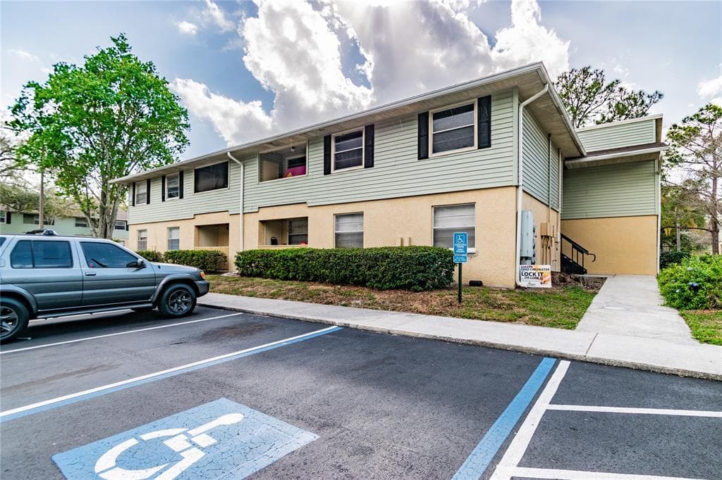 212 BERRY TREE PLACE BRANDON, FL 33510