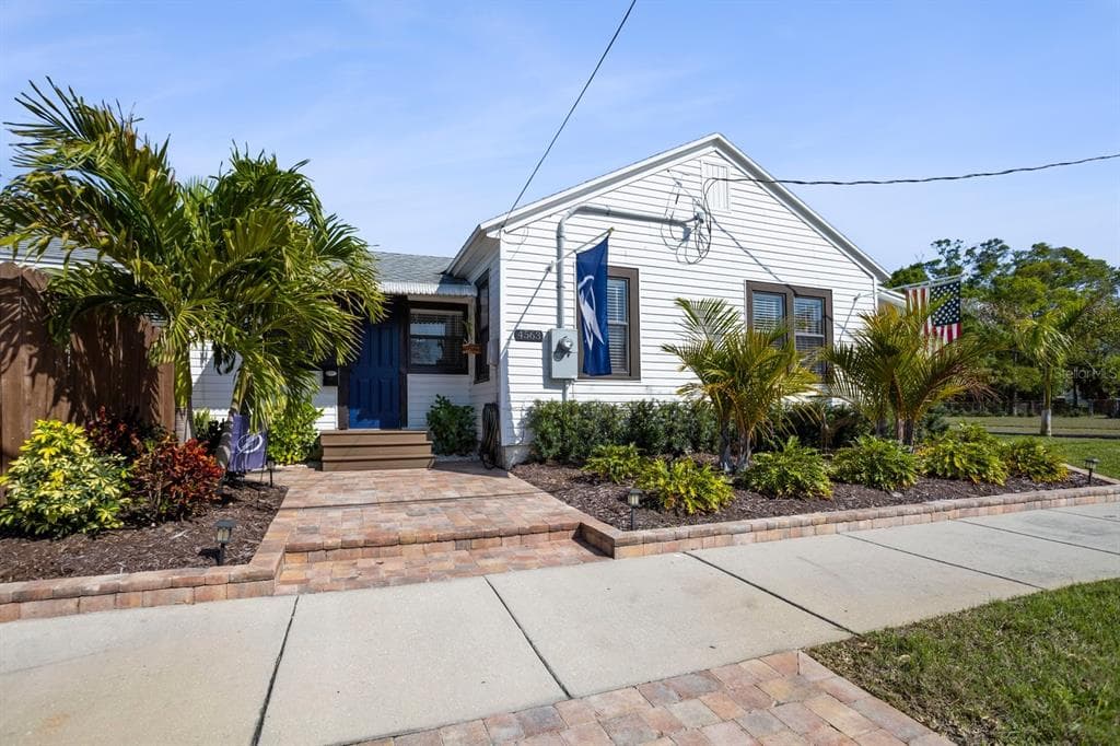 4563 3RD AVENUE S ST PETERSBURG, FL 33711