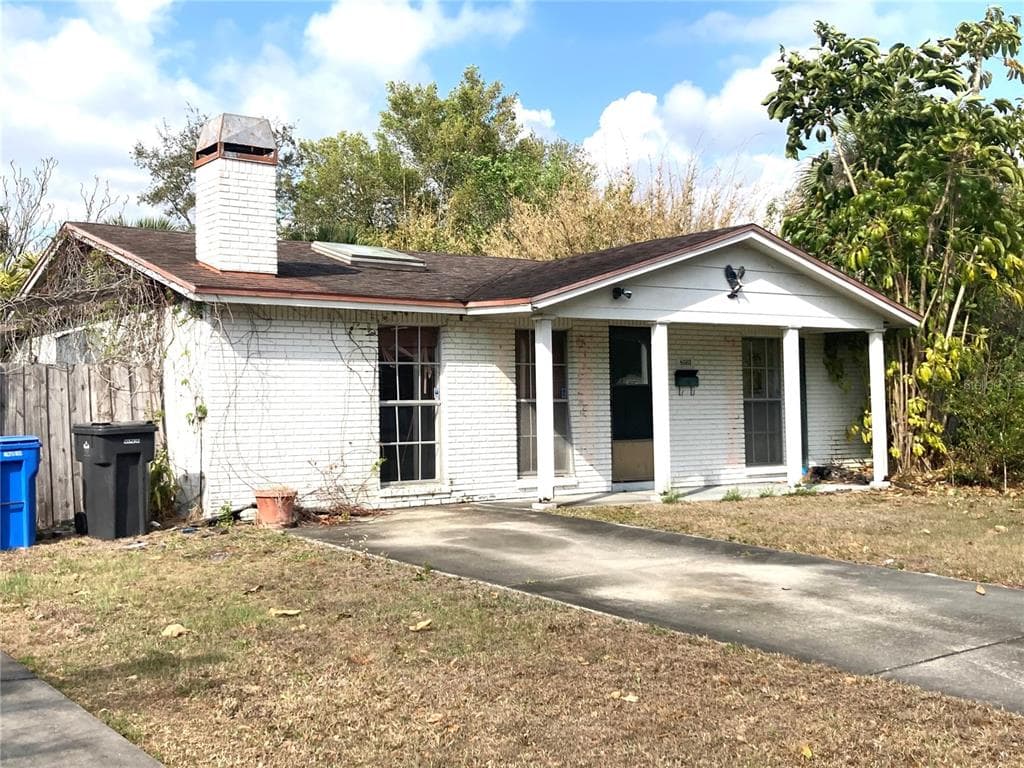 8503 WOODLAKE DRIVE TAMPA, FL 33615