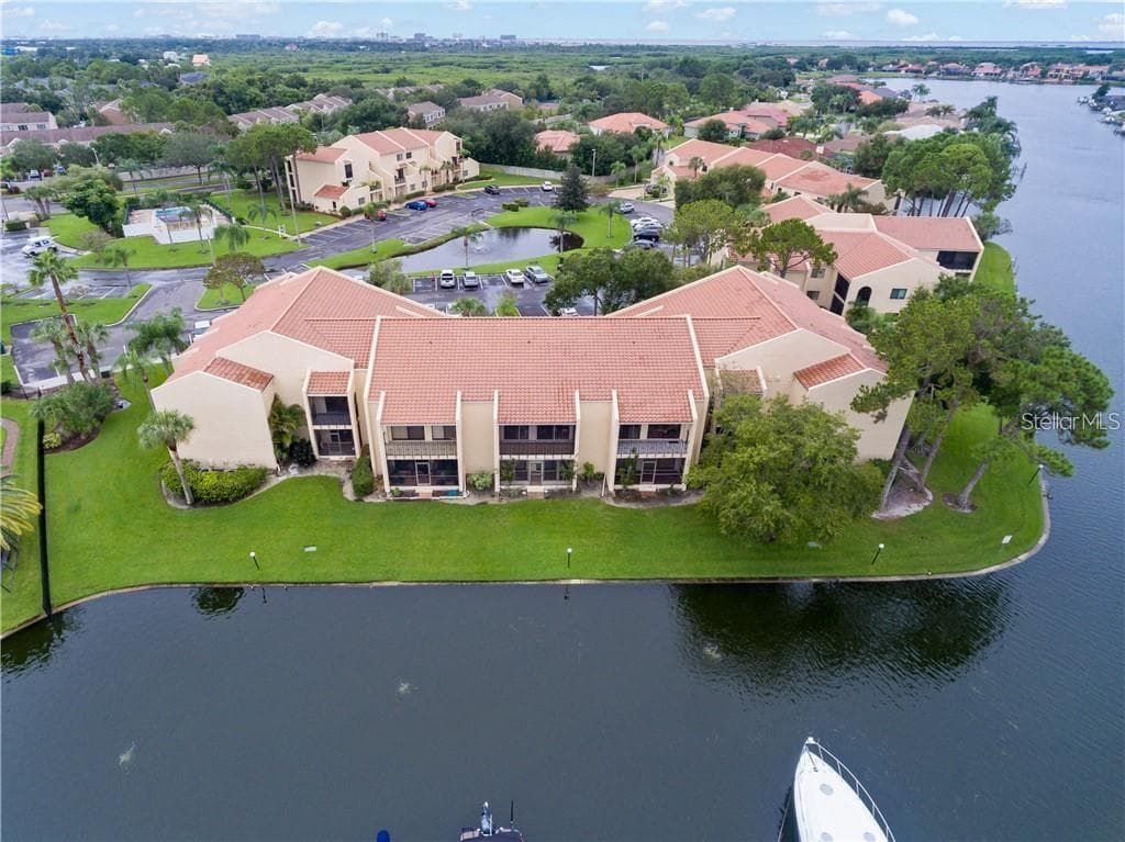 6330 GRAND BAHAMA CIRCLE UNIT B TAMPA, FL 33615