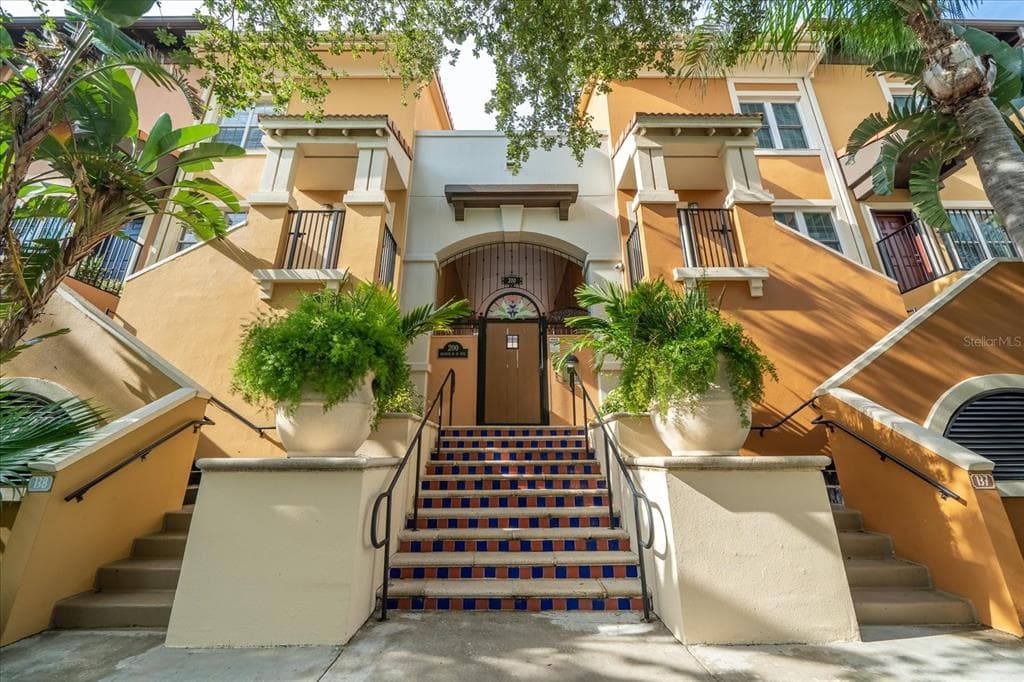 200 4TH AVENUE S UNIT 126 ST PETERSBURG, FL 33701