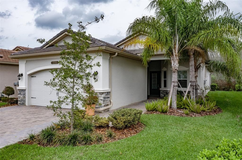 31046 LINDENTREE DRIVE WESLEY CHAPEL, FL 33543