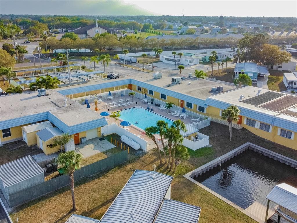 117 SAINT MARTINS WAY APOLLO BEACH, FL 33572