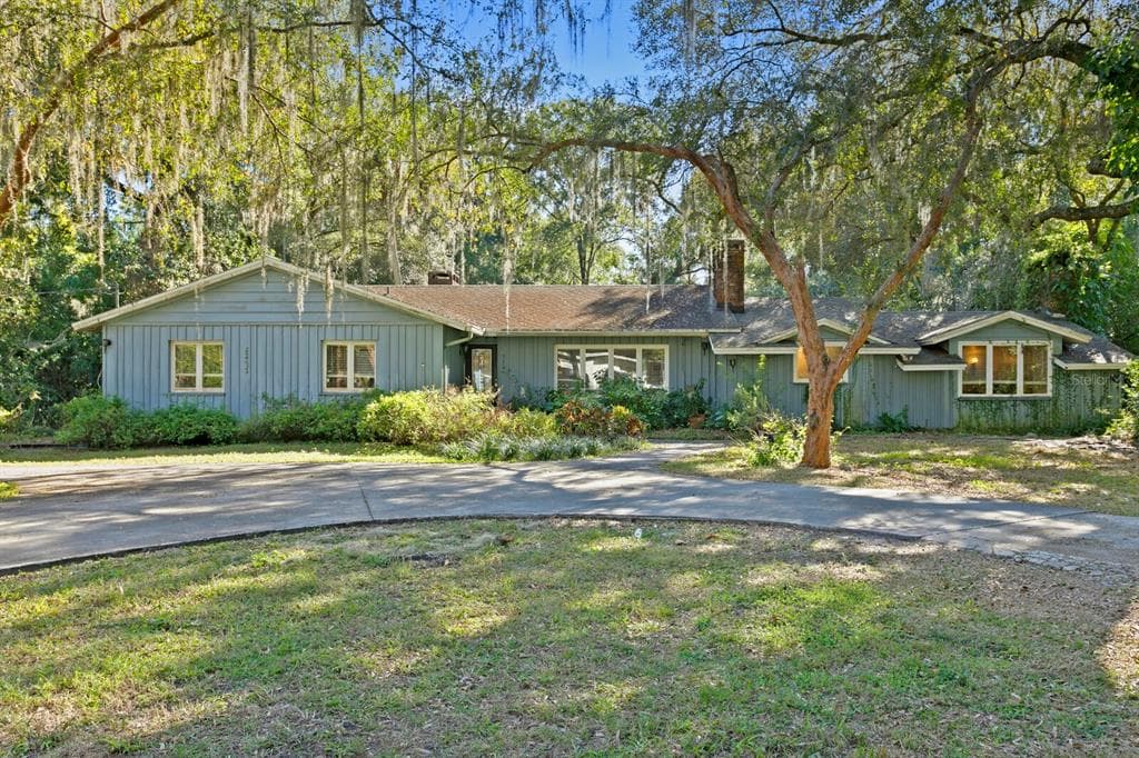 911 TOMLINSON DRIVE