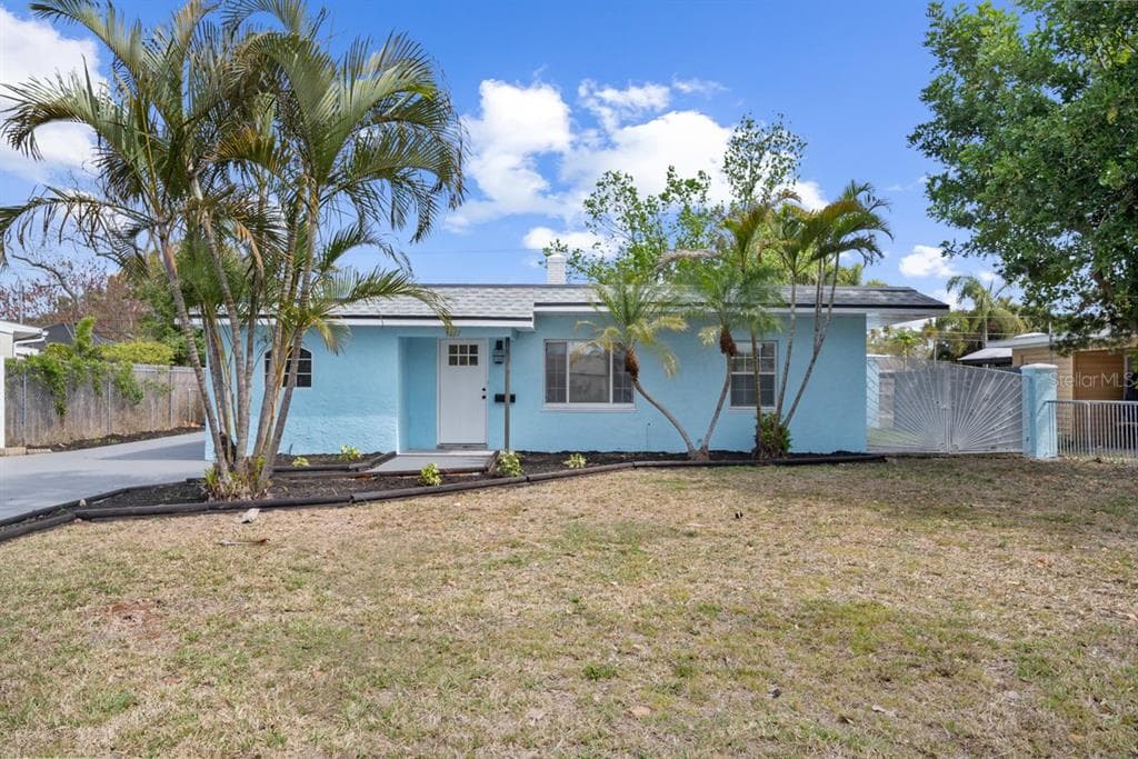 1217 ESSEX DRIVE N ST PETERSBURG, FL 33710