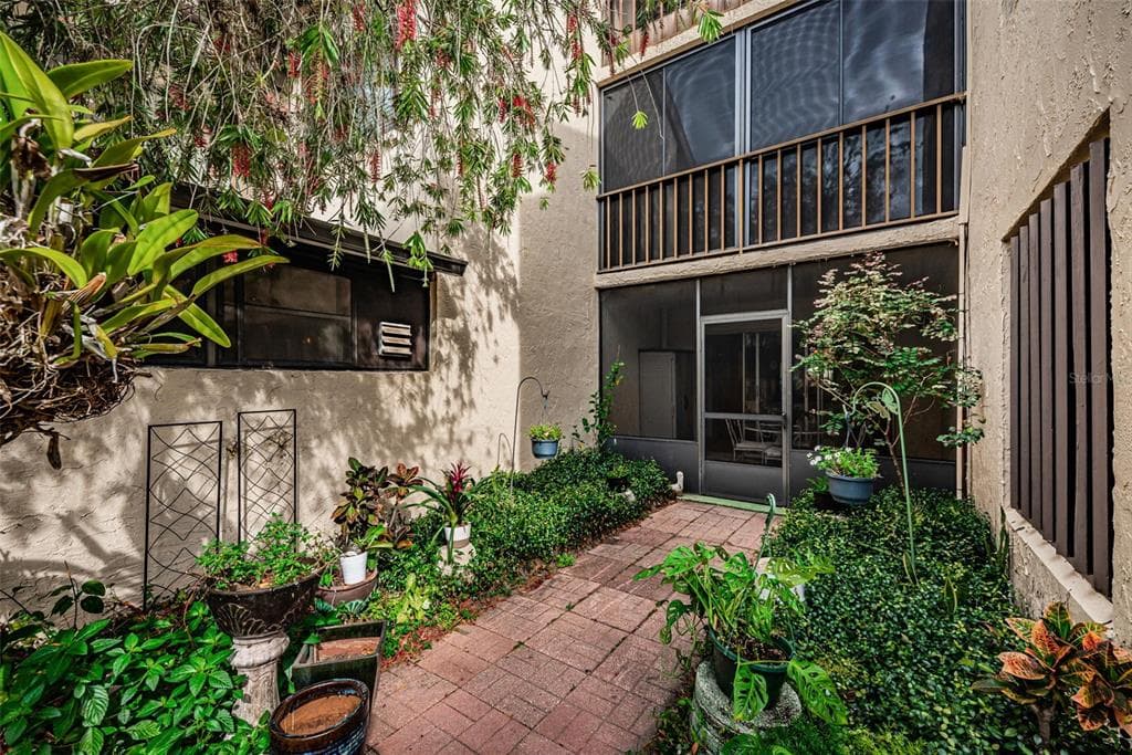2207 BELLEAIR ROAD UNIT B20 CLEARWATER, FL 33764