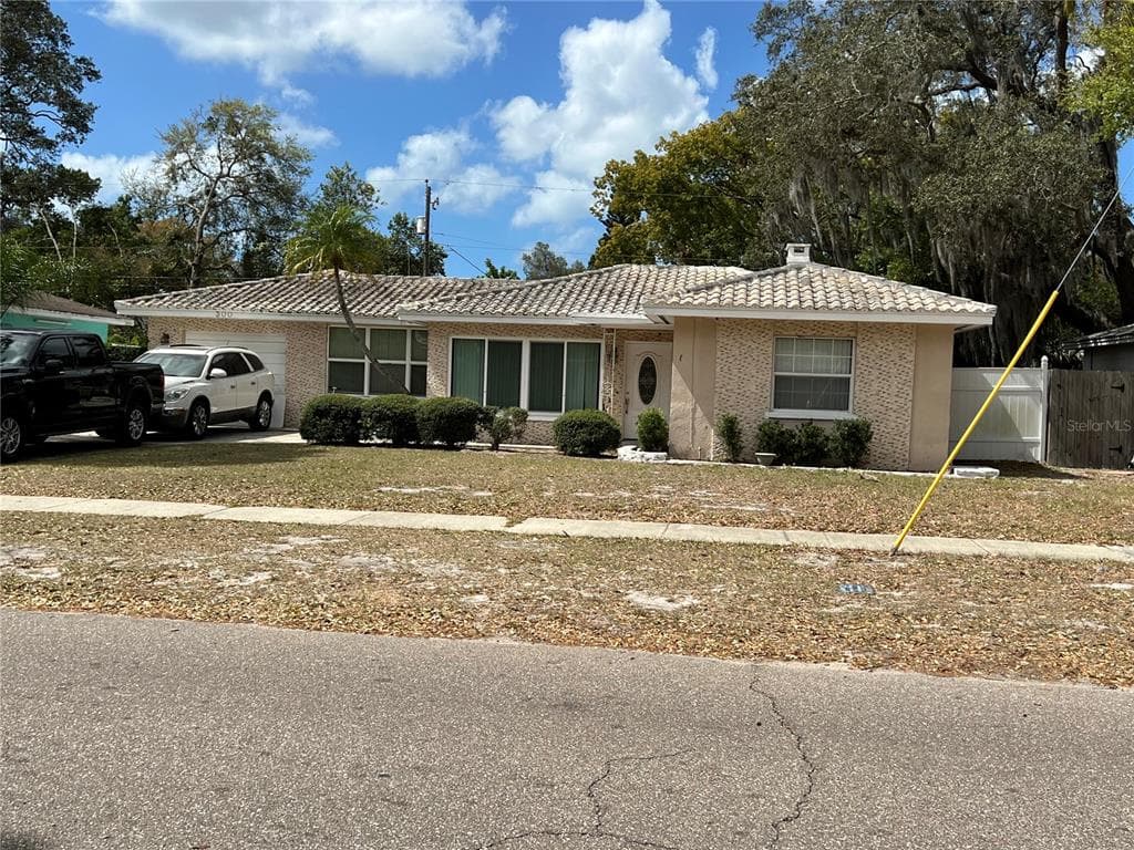 300 RICHARDS AVE CLEARWATER, FL 33755