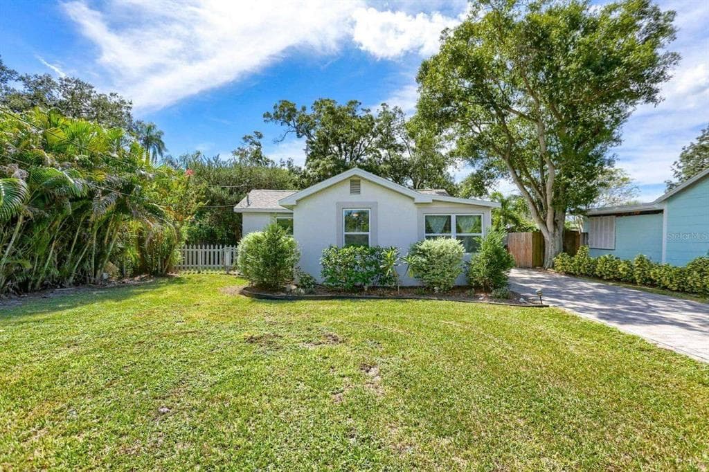 621 MEHLENBACHER ROAD BELLEAIR BLUFFS, FL 33770