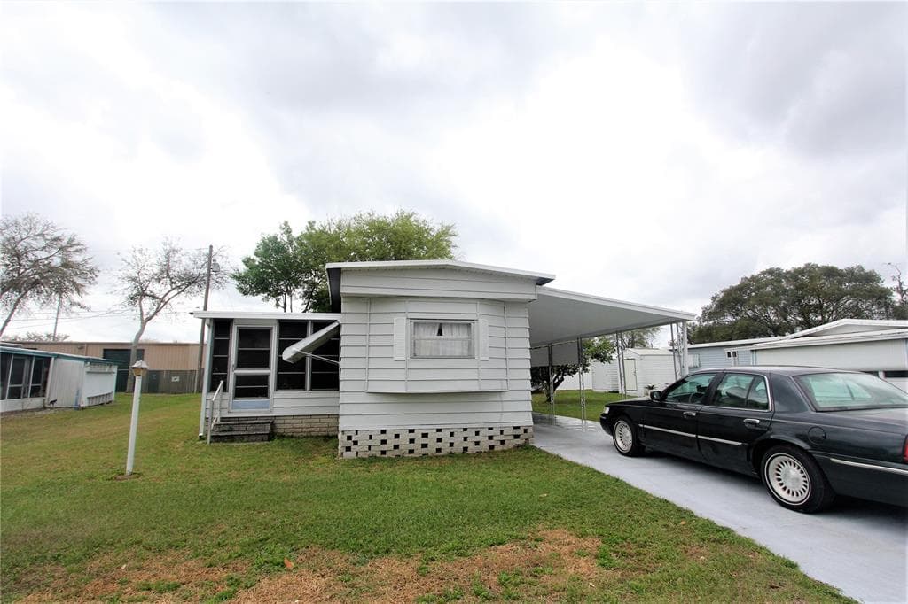 39018 OLA AVENUE ZEPHYRHILLS, FL 33542