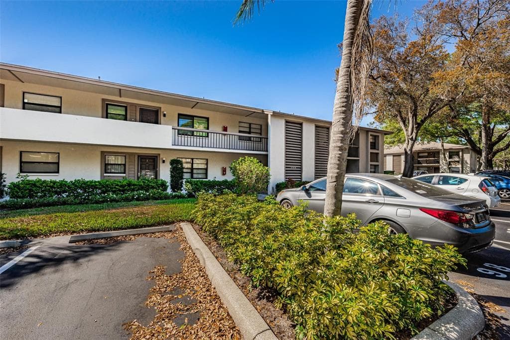 3048 EASTLAND BOULEVARD UNIT C206 CLEARWATER, FL 33761