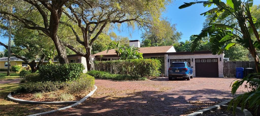 8238 30TH AVENUE N ST PETERSBURG, FL 33710