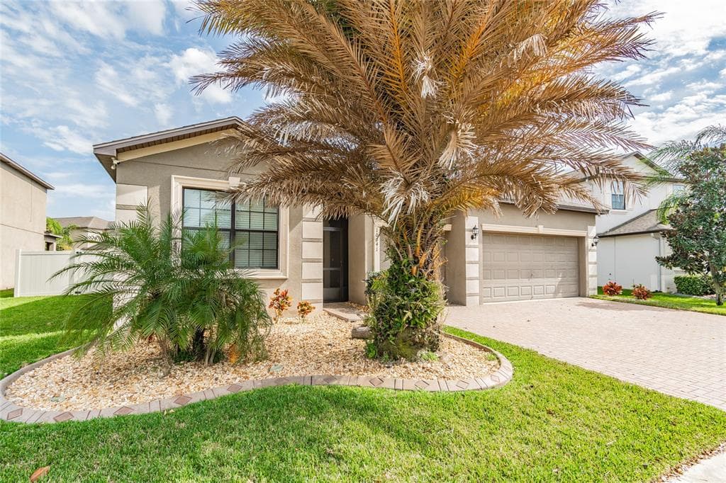 10041 CELTIC ASH DRIVE RUSKIN, FL 33573