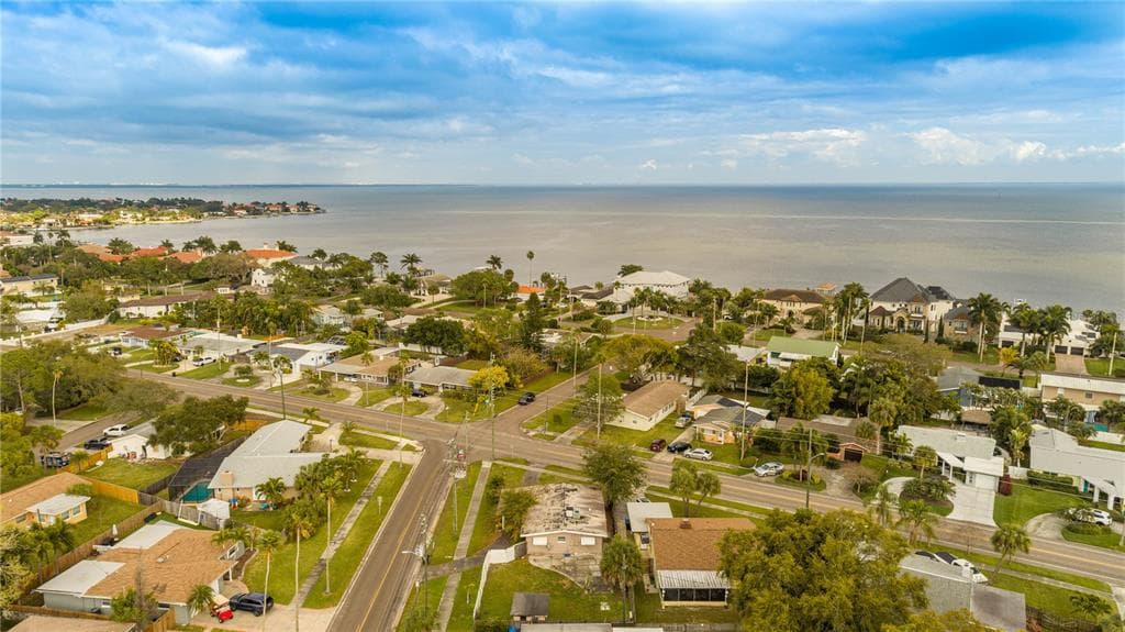 4046 OVERLOOK DRIVE NE ST PETERSBURG, FL 33703