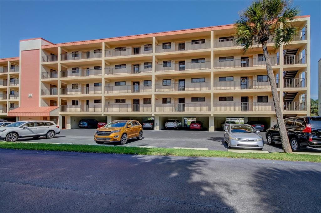 9450 HARBOR GREENS WAY UNIT 407 SEMINOLE, FL 33776