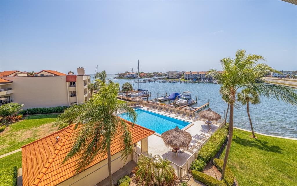 106 1ST STREET E UNIT 307 TIERRA VERDE, FL 33715