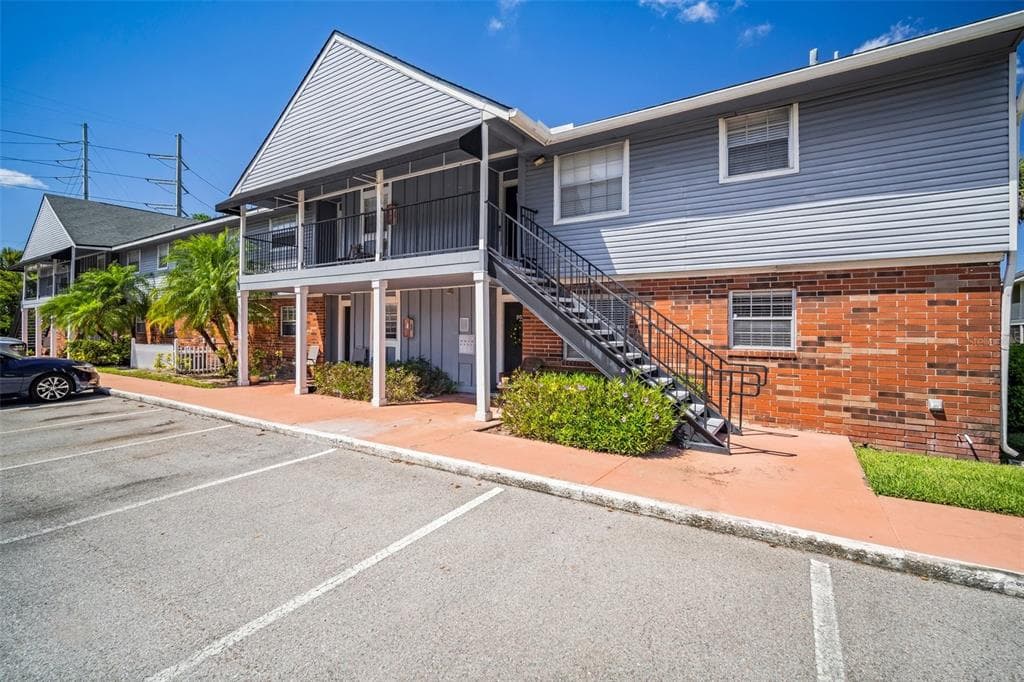 200 COUNTRY CLUB DRIVE UNIT 907 LARGO, FL 33771