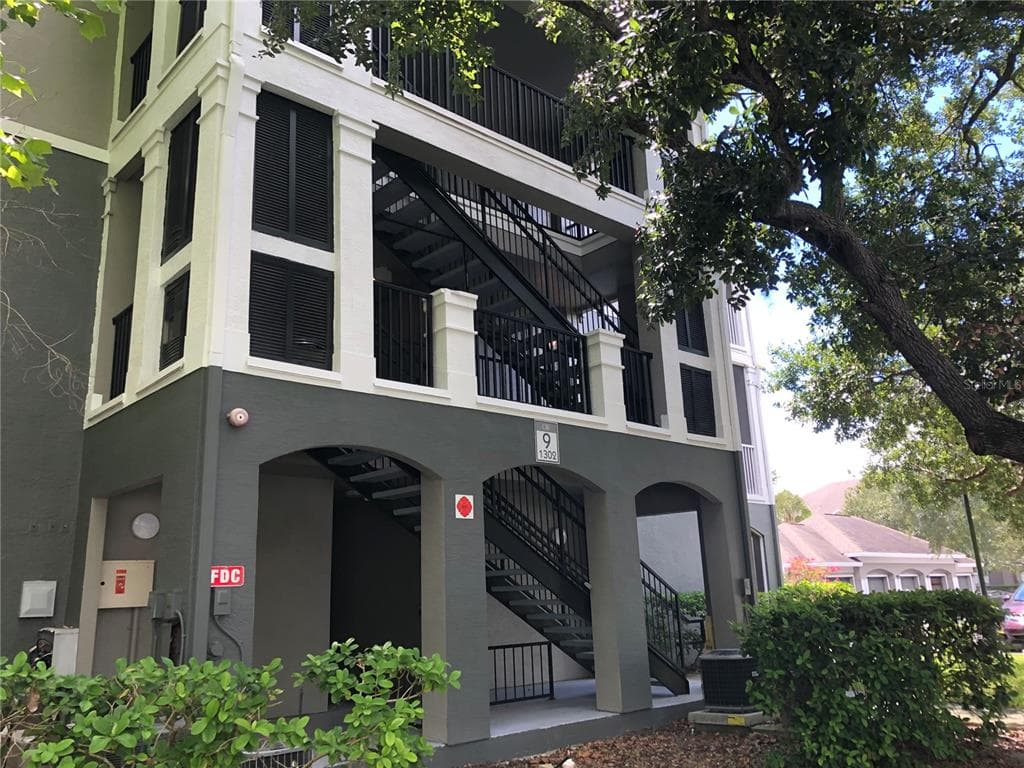 1302 HIGH HAMMOCK DRIVE UNIT 103 TAMPA, FL 33619