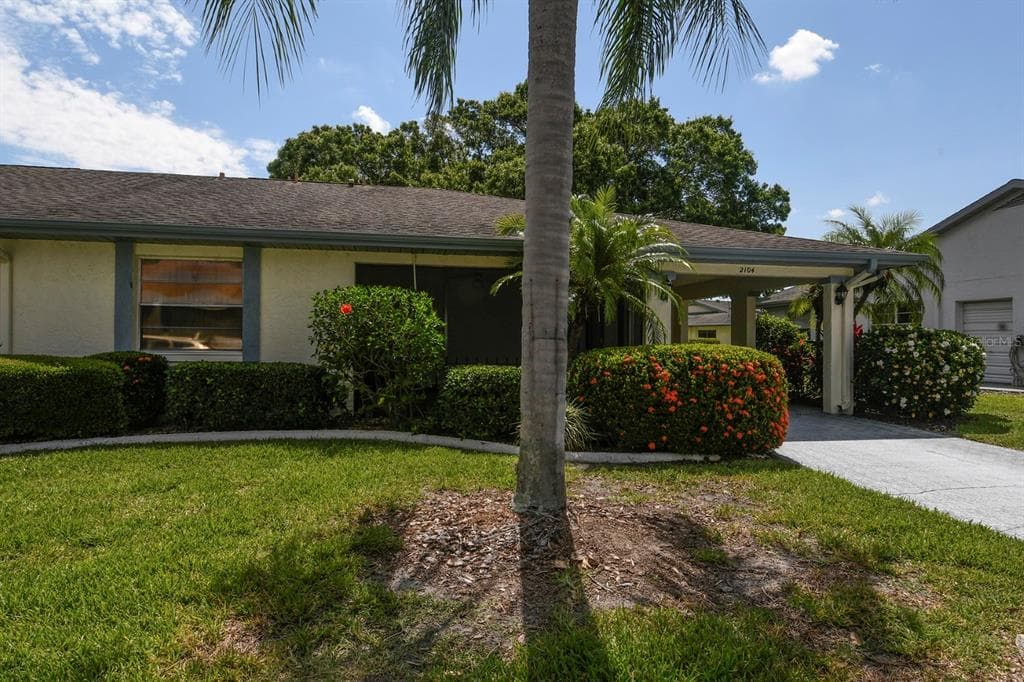 2104 HARLESTON PLACE SUN CITY CENTER, FL 33573