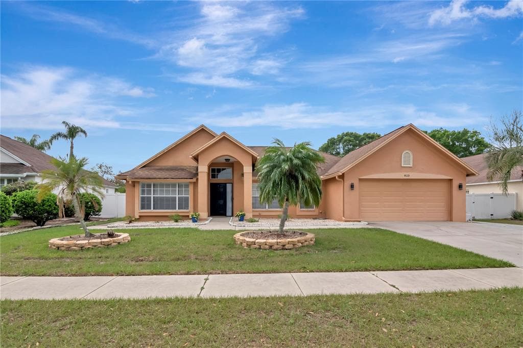 823 WALSINGHAM WAY VALRICO, FL 33594