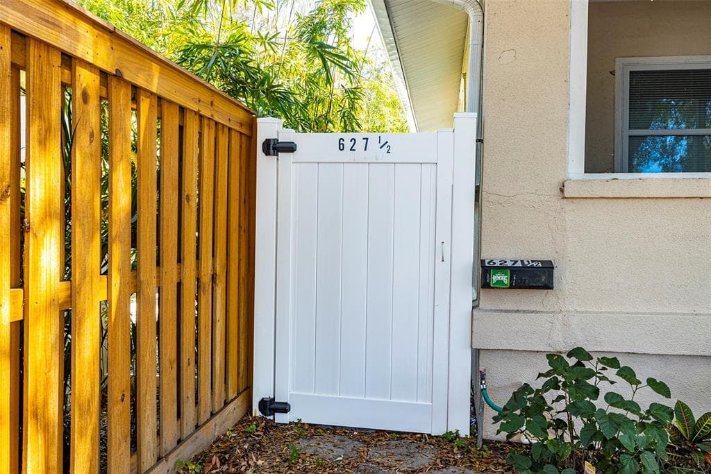 627 1/2 15TH STREET N ST PETERSBURG, FL 33705