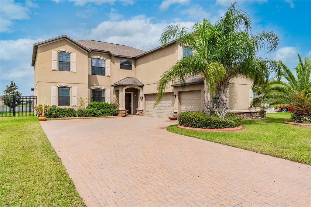 10038 CELTIC ASH DRIVE RUSKIN, FL 33573