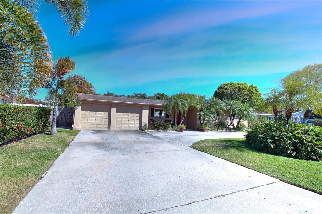 3935 W EDEN ROC CIRCLE TAMPA, FL 33634