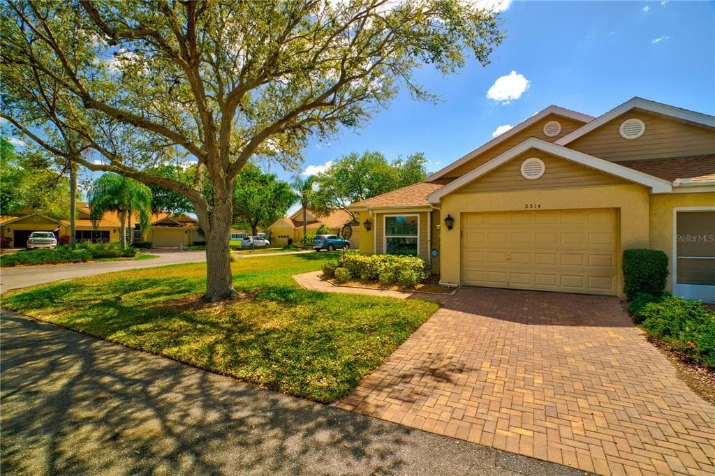 2314 NEW ORCHARD COURT SUN CITY CENTER, FL 33573
