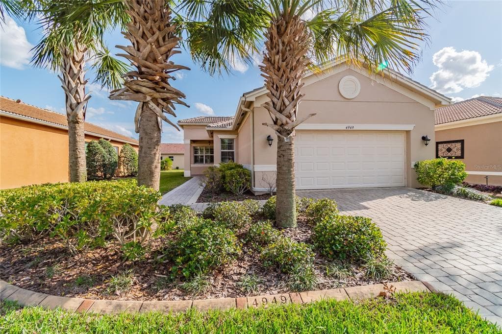 4949 SANDY GLEN WAY WIMAUMA, FL 33598