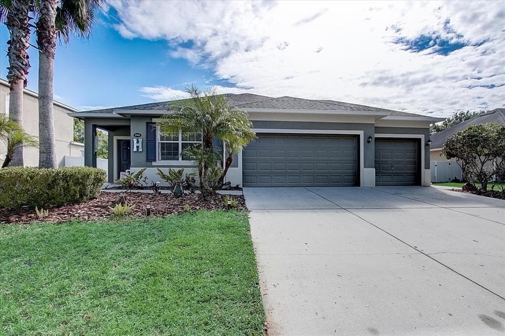 260 MAGNETA LOOP AUBURNDALE, FL 33823