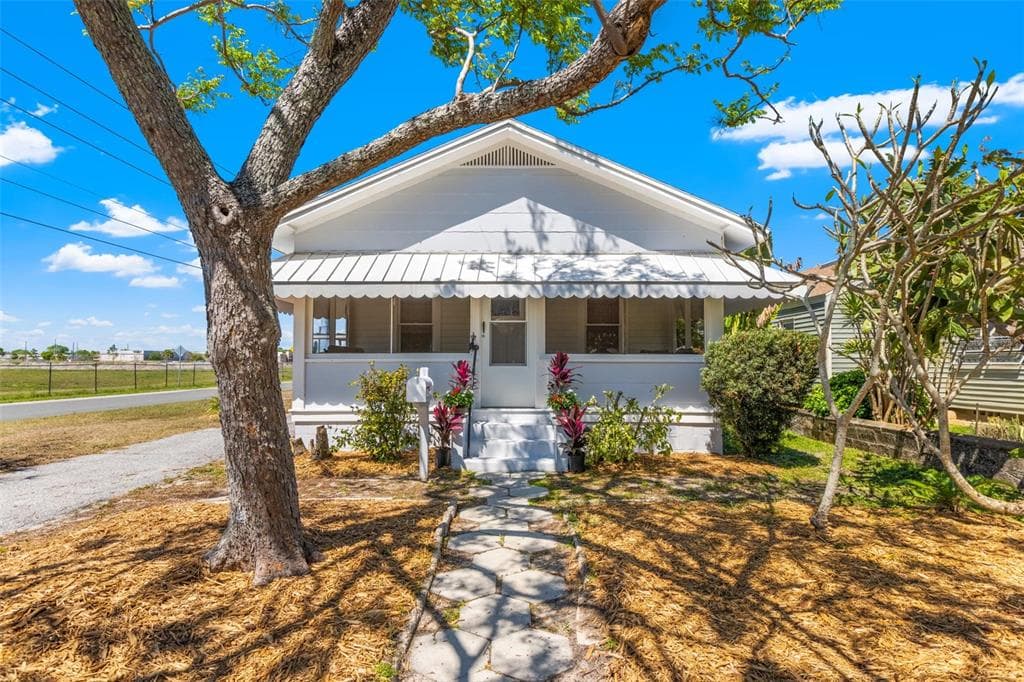2895 18TH AVENUE N ST PETERSBURG, FL 33713