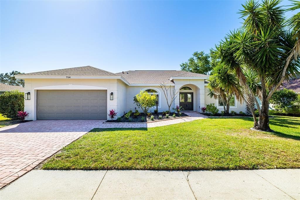 714 HIDDEN LAKE DRIVE TARPON SPRINGS, FL 34689