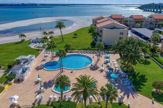 865 S GULFVIEW BOULEVARD UNIT 106 CLEARWATER BEACH, FL 33767