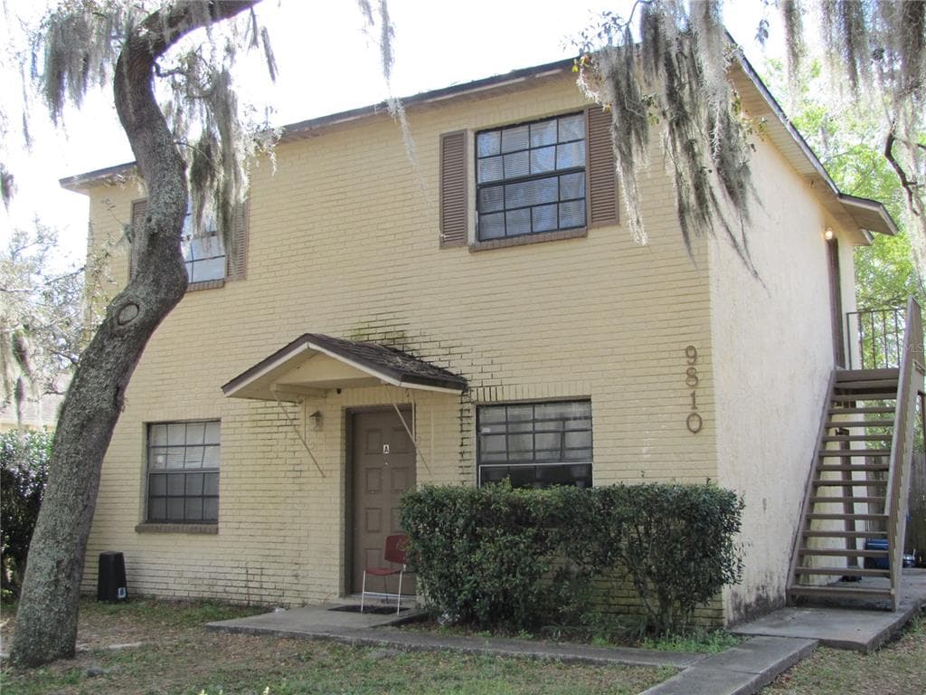 9810 N MYRTLE STREET TAMPA, FL 33617