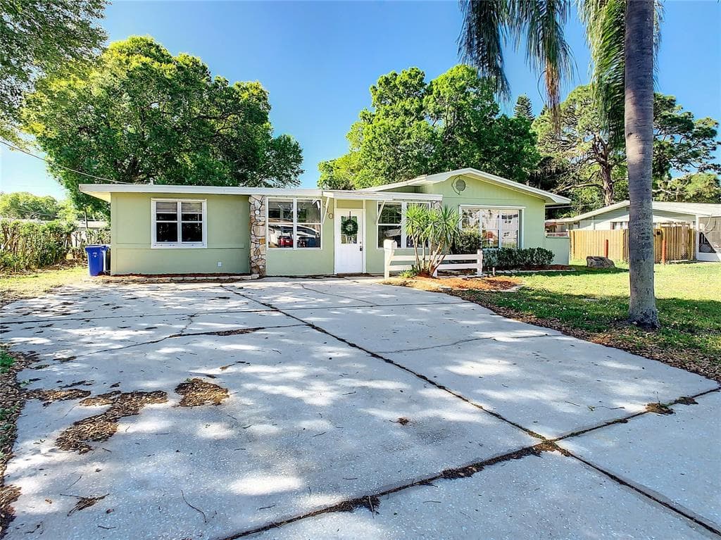 310 4TH AVENUE SW RUSKIN, FL 33570
