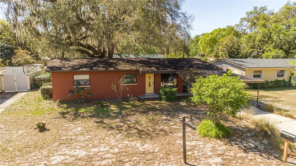 1002 HARDY DRIVE TAMPA, FL 33613