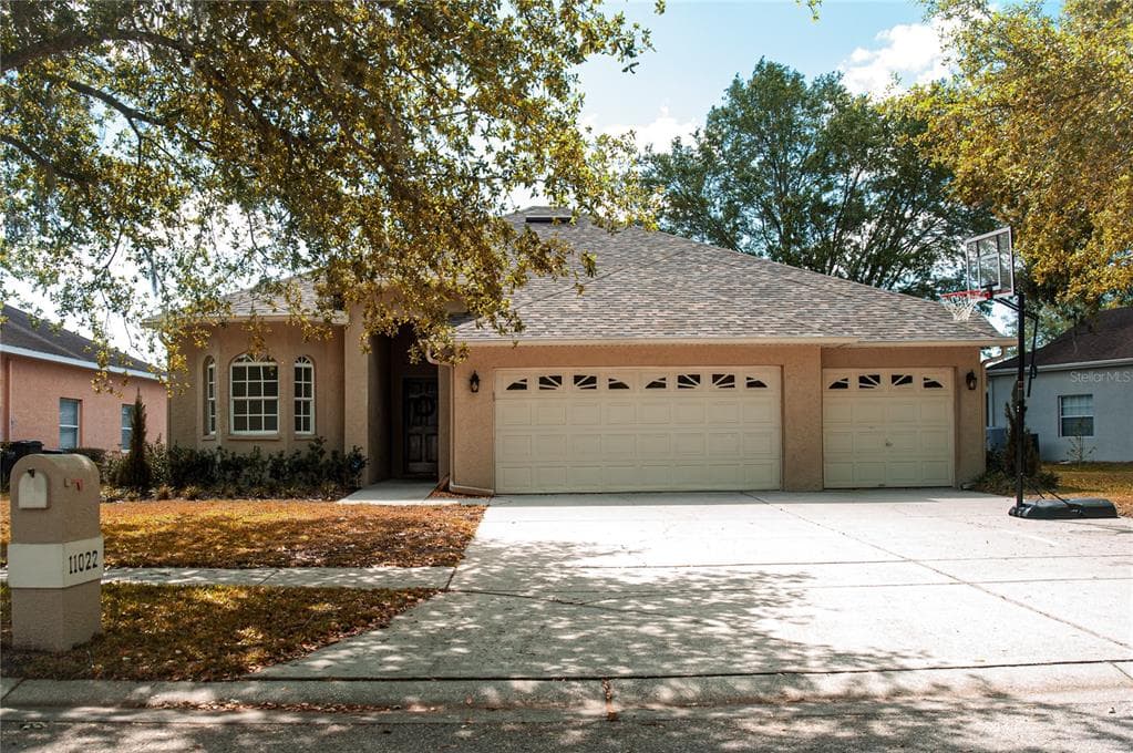 11022 LYNN LAKE CIRCLE TAMPA, FL 33625