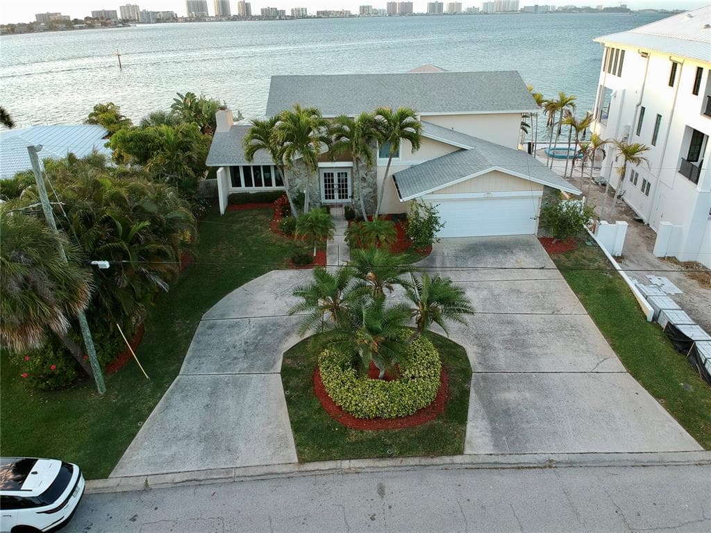46 N PINE CIRCLE BELLEAIR, FL 33756